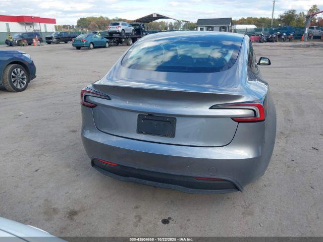 Tesla Model 3 Long Range Rear-wheel Drive Image 17
