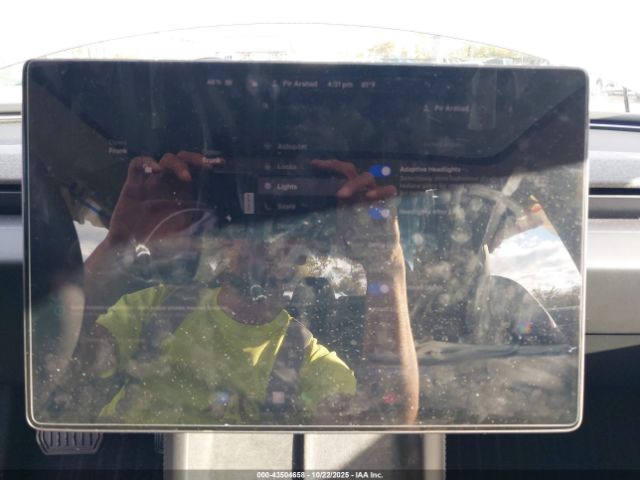 Tesla Model 3 Long Range Rear-wheel Drive Image 3