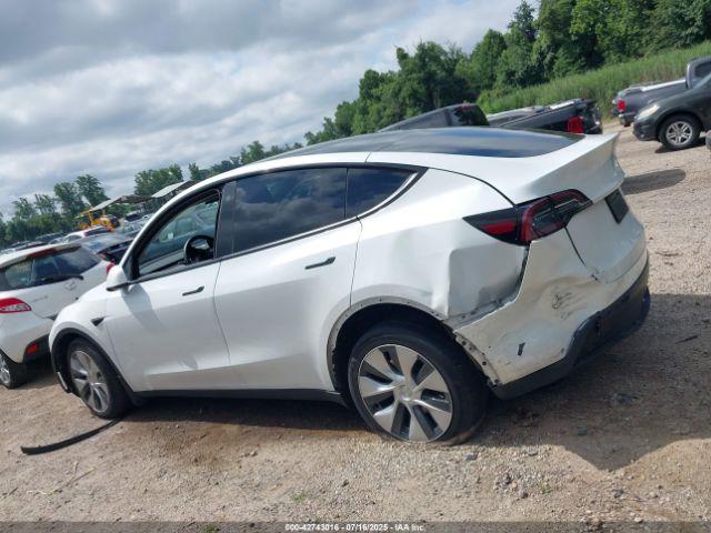 Tesla Model Y Image 17