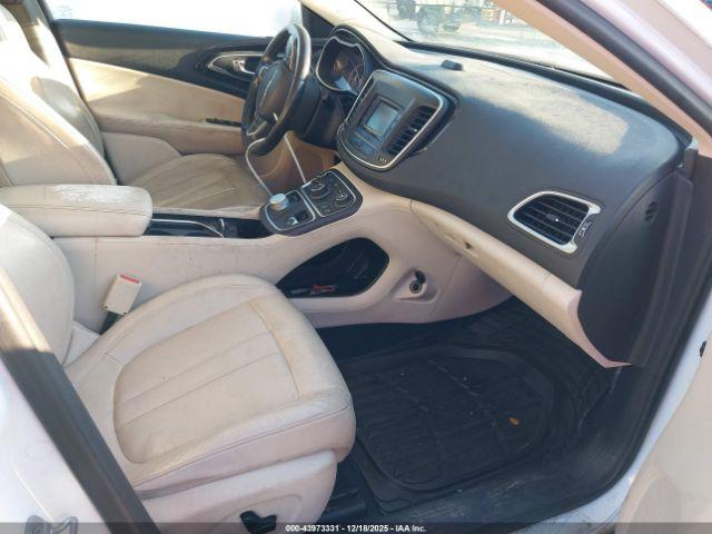 Chrysler 200 C Image 5