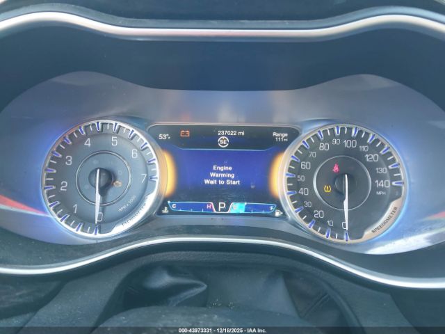 Chrysler 200 C Image 11