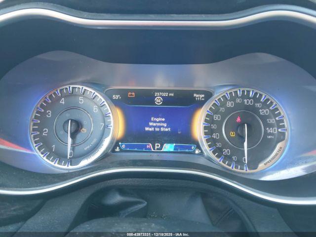 Chrysler 200 C Image 11