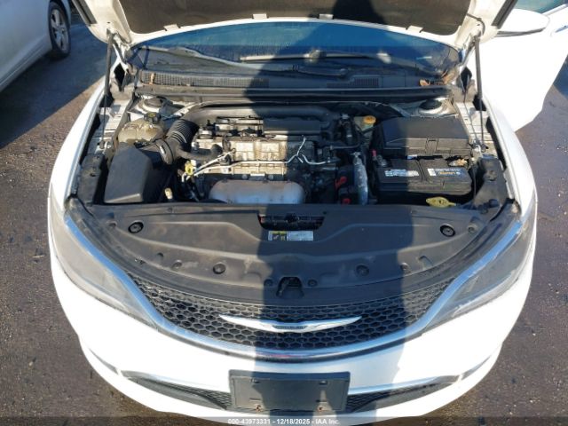 Chrysler 200 C Image 2