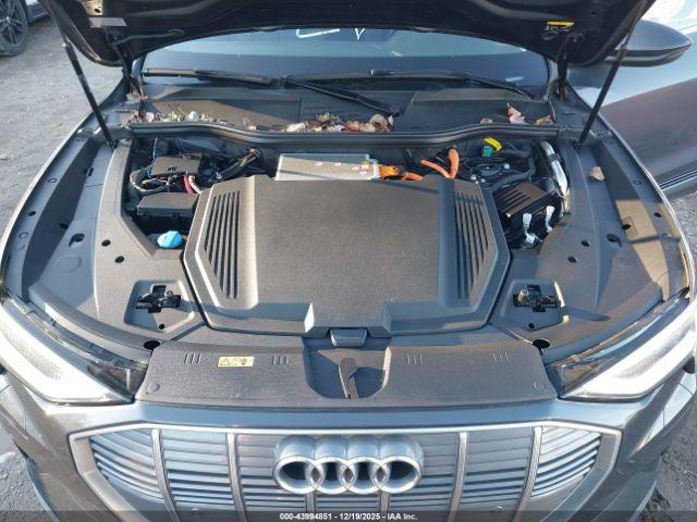 Audi e-tron Premium Quattro Image 14