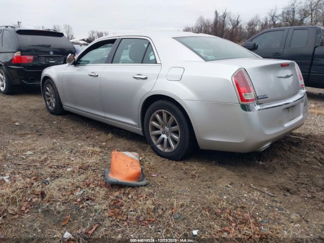 Chrysler 300 Limited Image 11