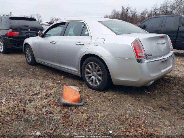 Chrysler 300 Limited Image 11