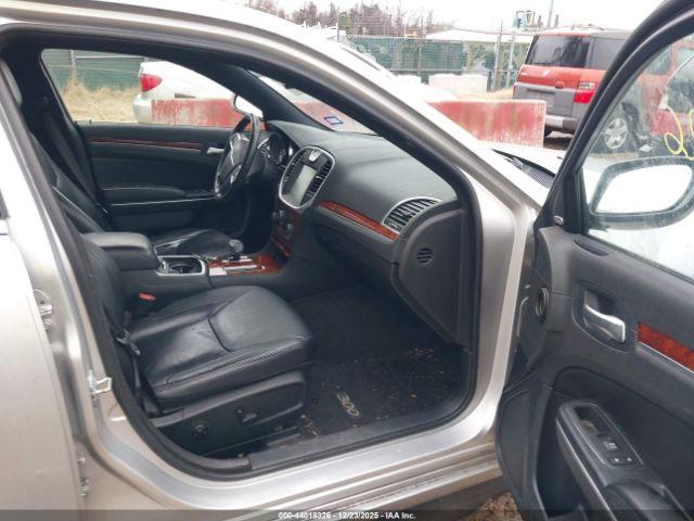 Chrysler 300 Limited Image 4