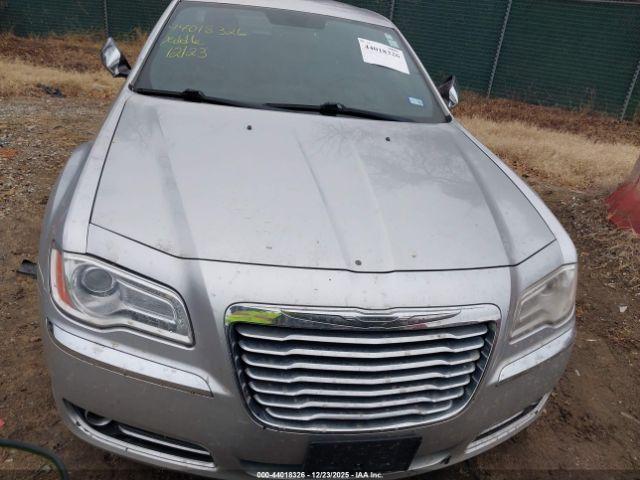 Chrysler 300 Limited Image 5