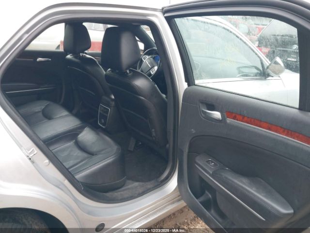 Chrysler 300 Limited Image 7