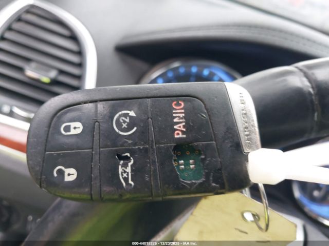 Chrysler 300 Limited Image 12