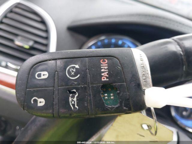 Chrysler 300 Limited Image 12