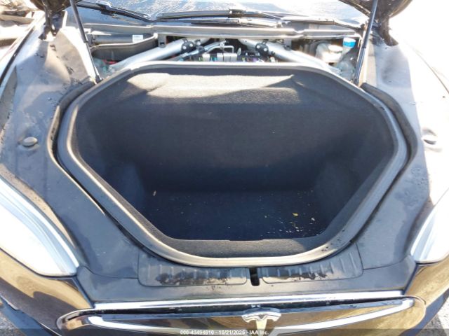 Tesla Model S Image 3