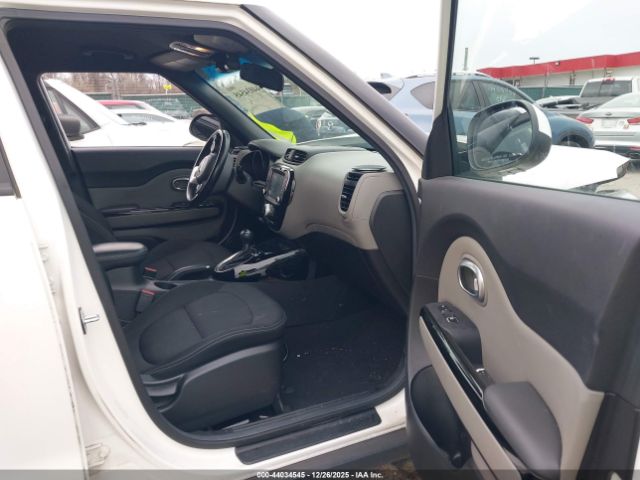 Kia Soul + Image 11