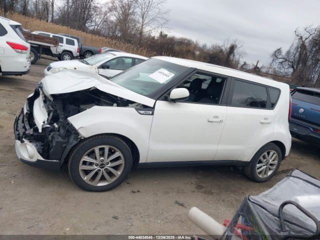 Kia Soul + Image 10