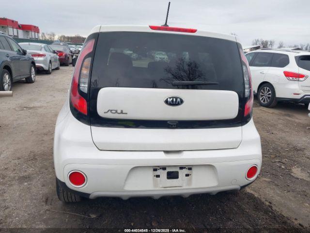 Kia Soul + Image 14