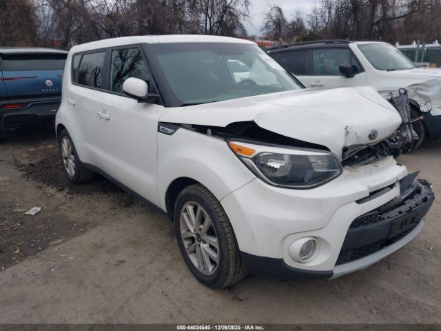 Kia Soul + Image 16