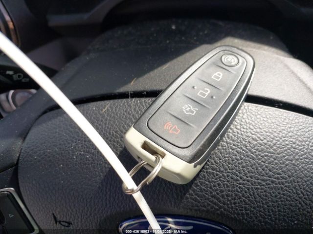 Ford Escape Titanium Image 16