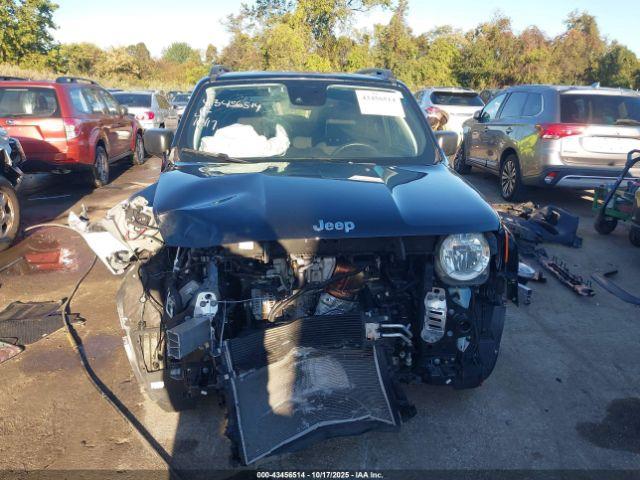 Jeep Renegade Latitude 4x4 Image 4