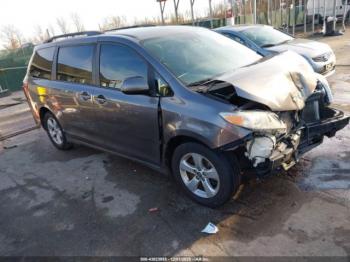  Salvage Toyota Sienna