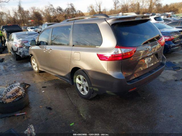 Toyota Sienna Le 8 Passenger Image 17