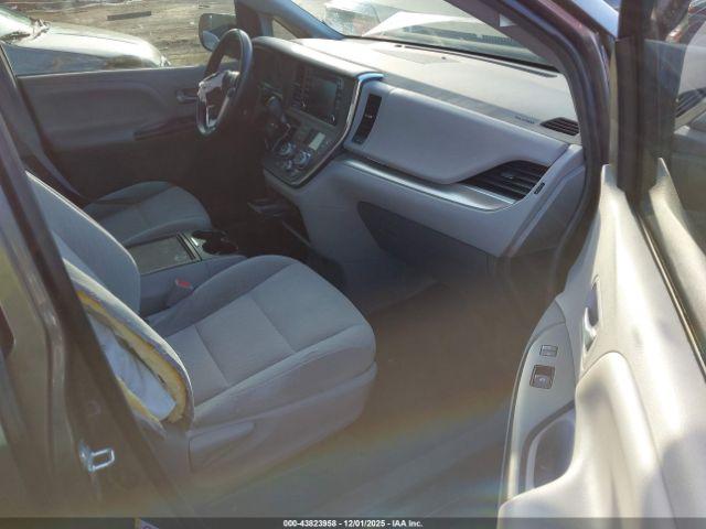 Toyota Sienna Le 8 Passenger Image 5