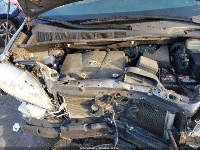 Toyota Sienna Le 8 Passenger Image 9