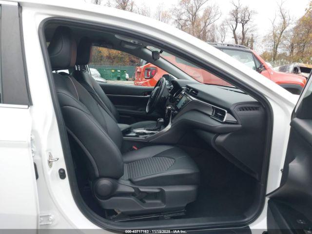 Toyota Camry Se Image 4