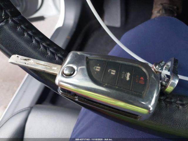 Toyota Camry Se Image 9