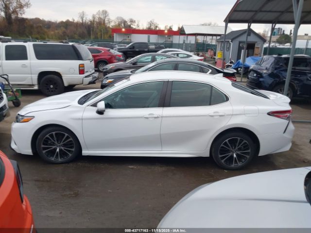 Toyota Camry Se Image 14