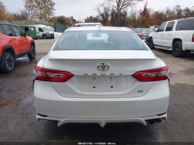 Toyota Camry Se Image 15