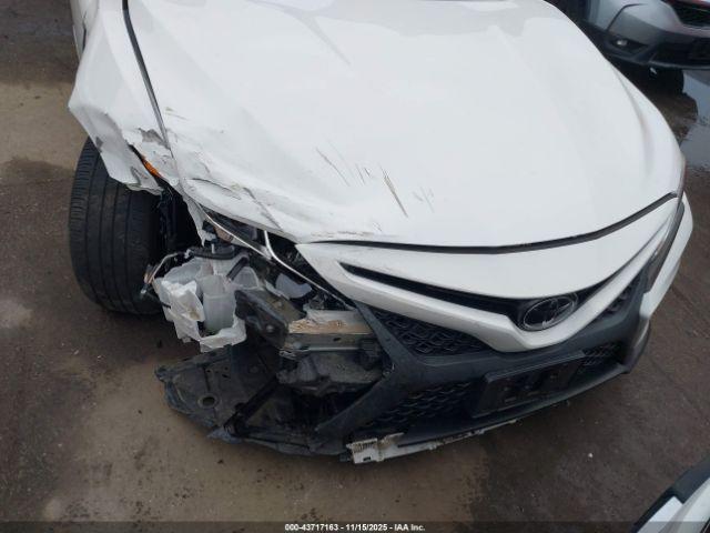 Toyota Camry Se Image 13