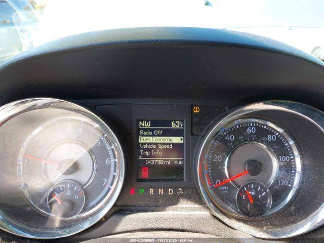 Chrysler Town & Country Touring Image 5