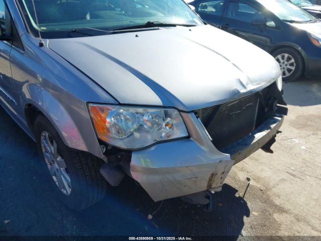 Chrysler Town & Country Touring Image 17