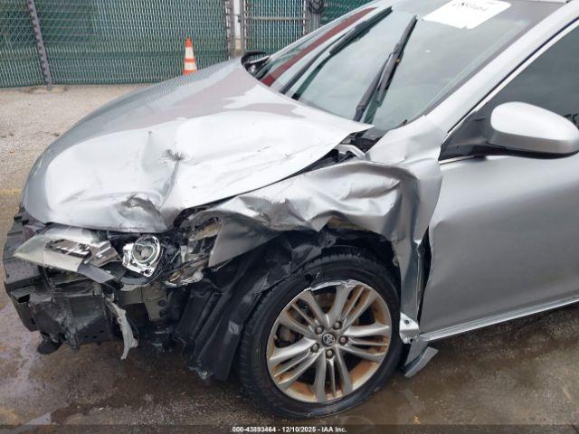 Toyota Camry Se Image 10