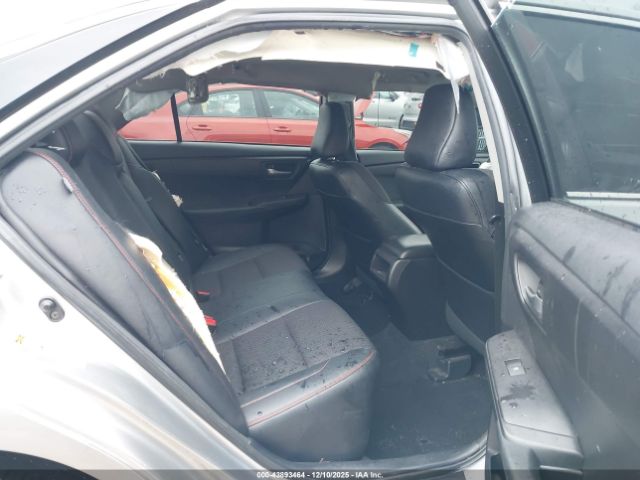 Toyota Camry Se Image 4