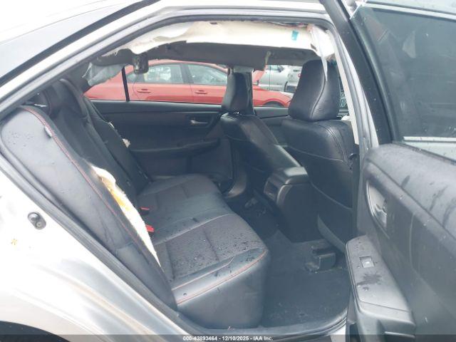 Toyota Camry Se Image 4