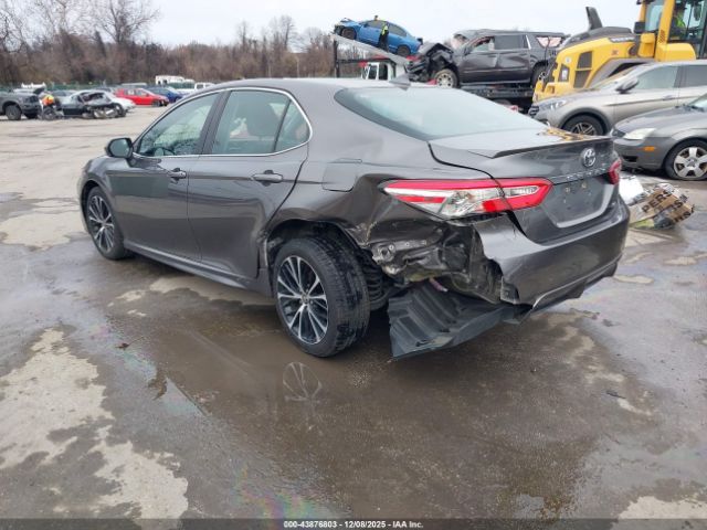 Toyota Camry Se Image 8