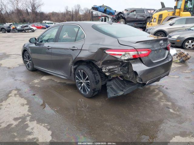 Toyota Camry Se Image 8