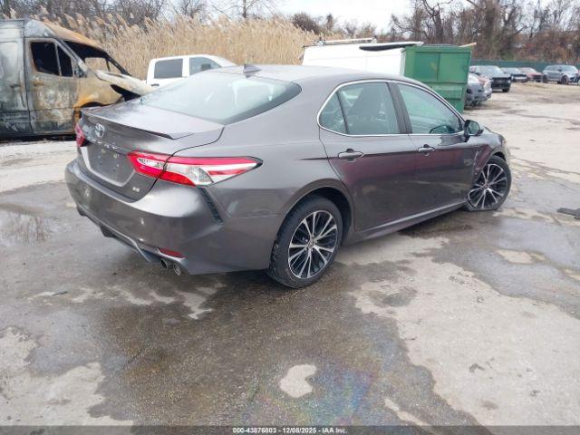 Toyota Camry Se Image 2