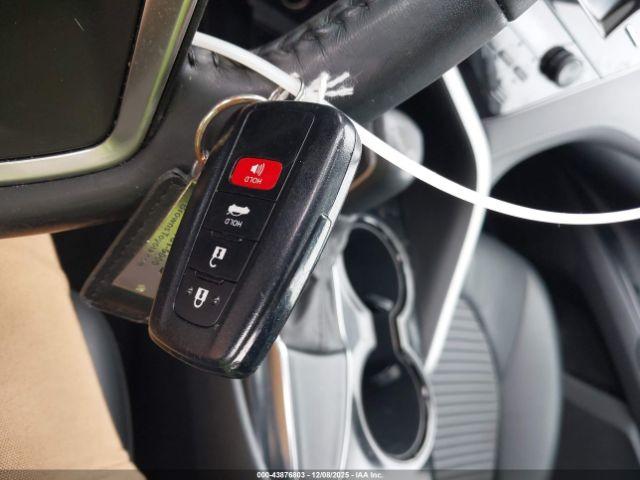 Toyota Camry Se Image 9