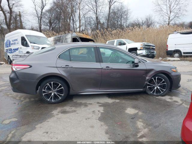 Toyota Camry Se Image 12