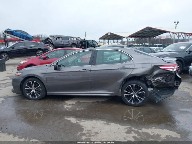 Toyota Camry Se Image 15