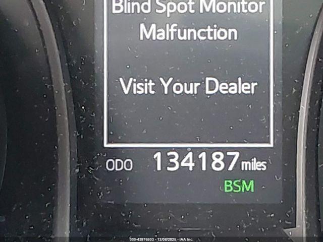 Toyota Camry Se Image 13