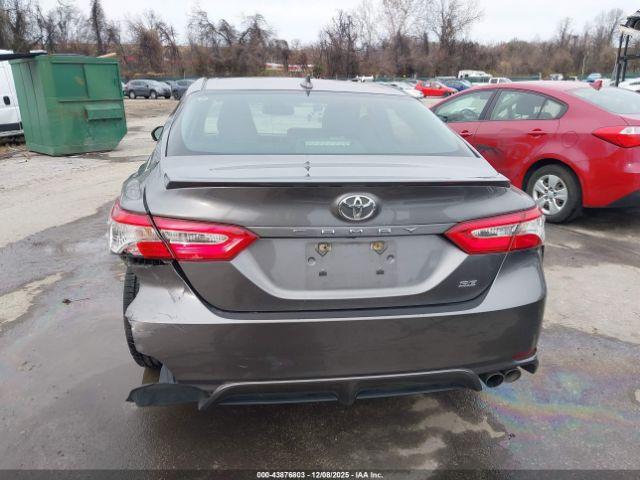 Toyota Camry Se Image 10