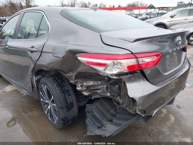 Toyota Camry Se Image 19