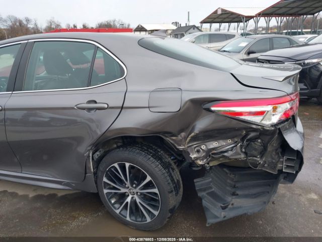 Toyota Camry Se Image 14