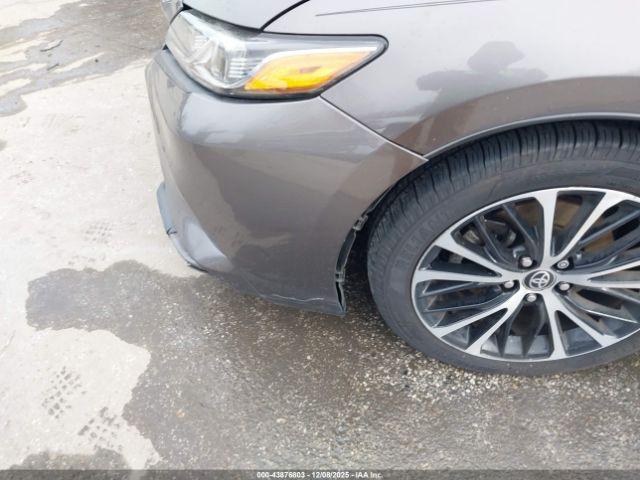 Toyota Camry Se Image 18