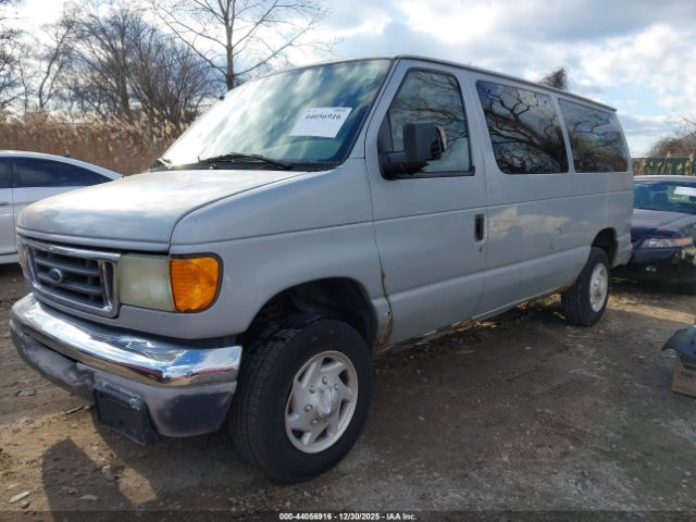 Ford E-350 Image 2