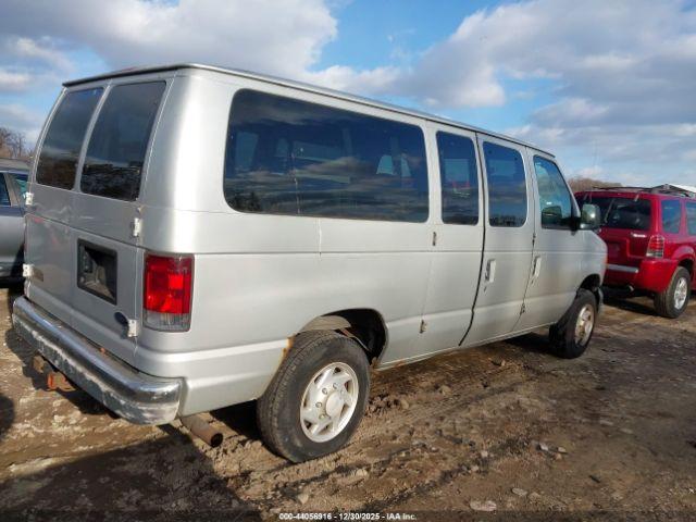 Ford E-350 Image 12