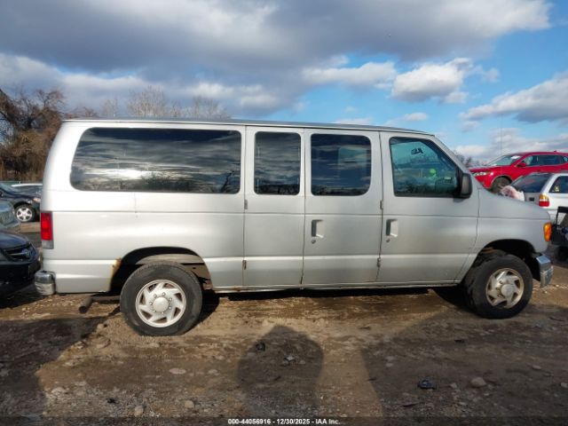 Ford E-350 Image 15